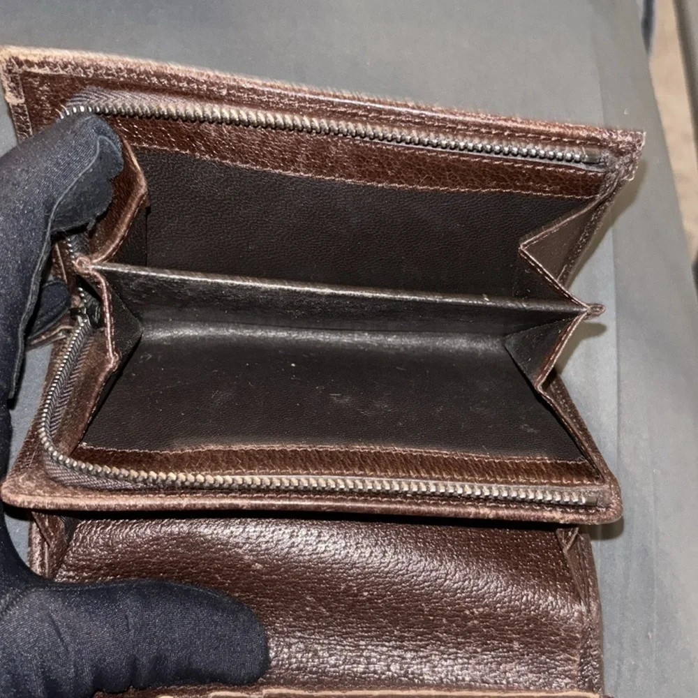 Gucci Tan and Brown Monogram Wallet - Picture 7 of 11